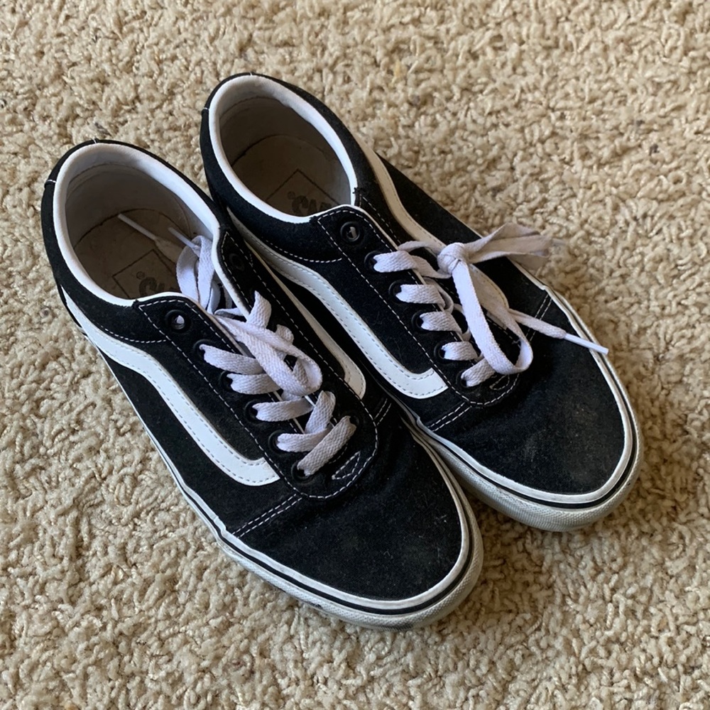 Black vans, women’s 7.5